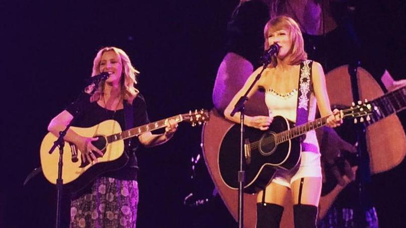 Taylor Swift chante « Smelly Cat » avec Phoebe de Friends