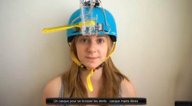 L’invention du siècle !! Un casque pour se brosser les dents…
