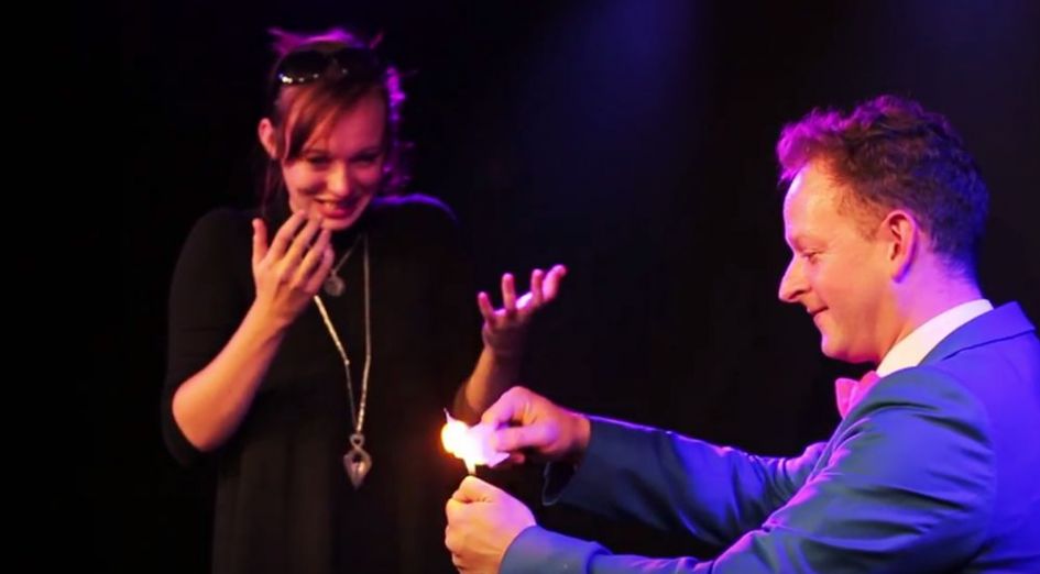Une demande en mariage superbe d’un magicien !