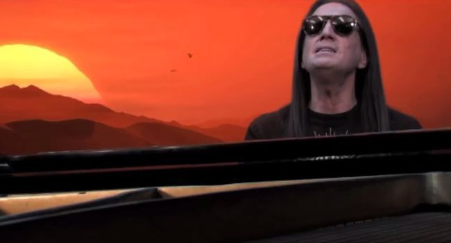 TOP KITCH : Francis Lalanne nous livre une chanson sur les réfugiés…