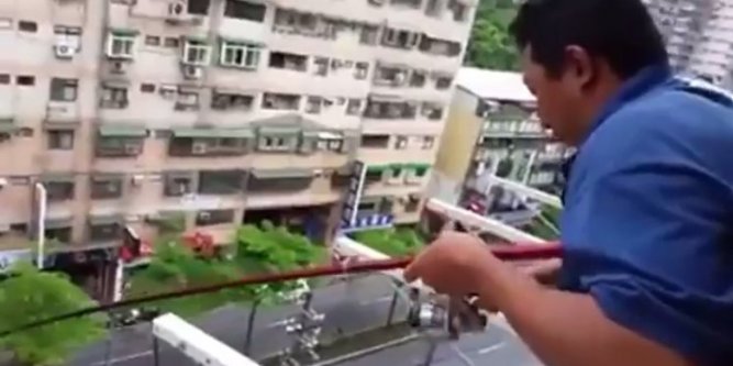 Pêcher depuis un balcon, c’est possible…
