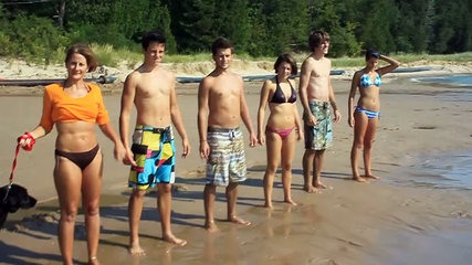Une famille piétine du sable mouvant, dans la joie…