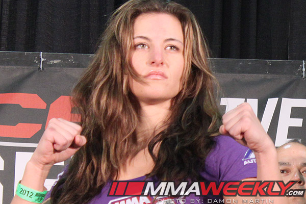 UFC : une catcheuse met une raclée à 4 jeunes hommes