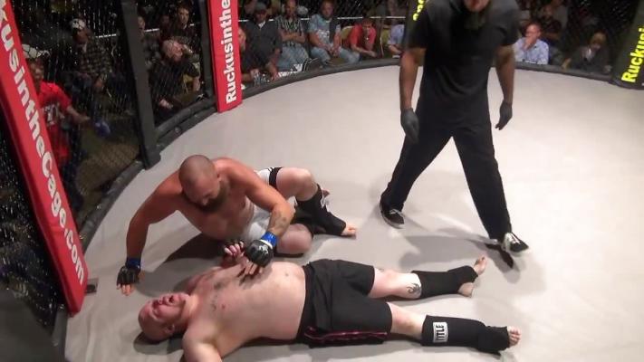 La honte suprême, un combattant MMA se chie dessus…