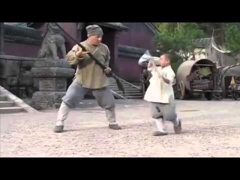 Un enfant Shaolin apprend le kung-fu à Jackie Chan