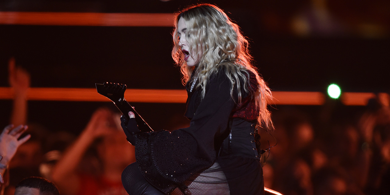 Madonna chante en live « La Vie en Rose » à Stockholm