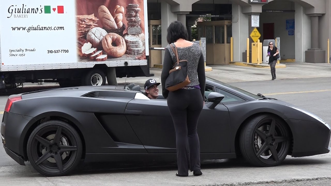 Elle refuse de donner son numéro MAIS elle change vite d&rsquo;avis en voyant la Lamborghini !