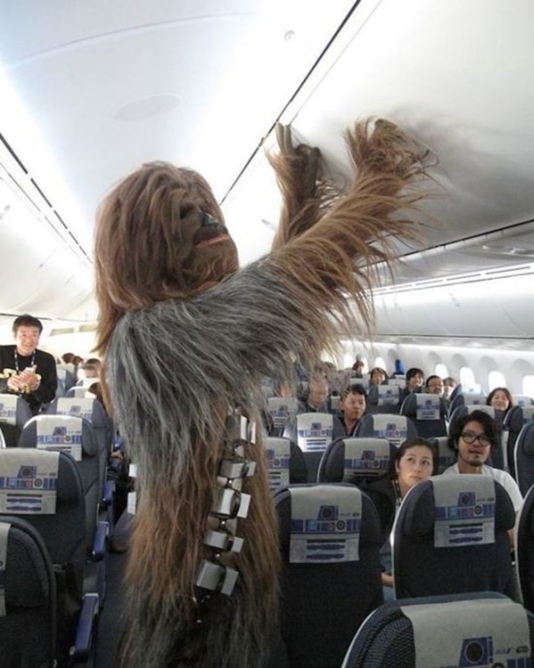 Фото приколы самолеты. Смешные самолеты. Приколы про перелеты на самолетах. Веселые люди в самолете. Юмор полет на самолете