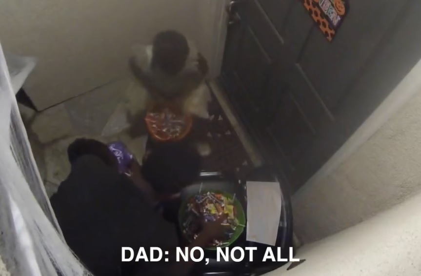 Le pire père du monde qui vole tous les bonbons d&rsquo;Halloween