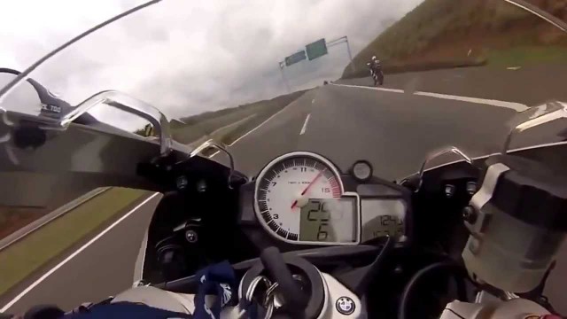 Le troll d’un motard à plus de 300km/h