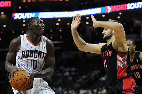 Un spectateur marque panier du milieu du terrain pour gagner… Des frites !!!