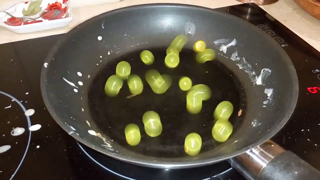 Expérience à la con : des billes d’hydrogel dans une poêle chaude