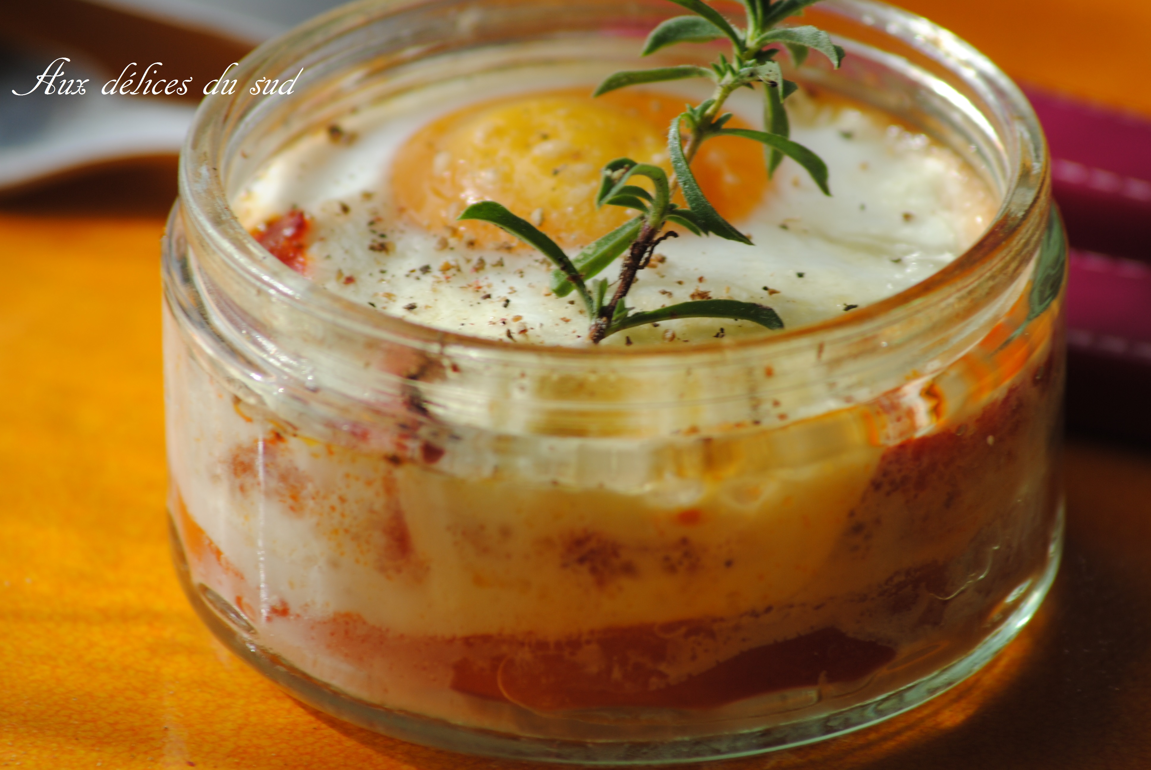 Des œufs cocotte au chorizo et tomates provençales en moins de 15 minutes