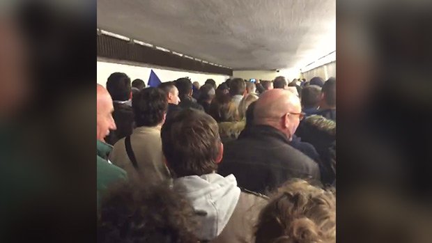 #ParisAttacks : Les supporters de football chantent La Marseillaise