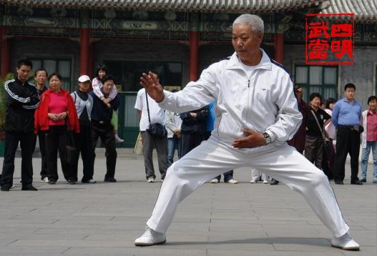 Comment se défendre à main nue contre une épée