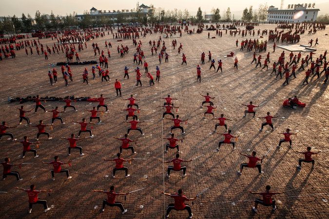 Des milliers de moines Shaolin s’entrainent au Kung fu !