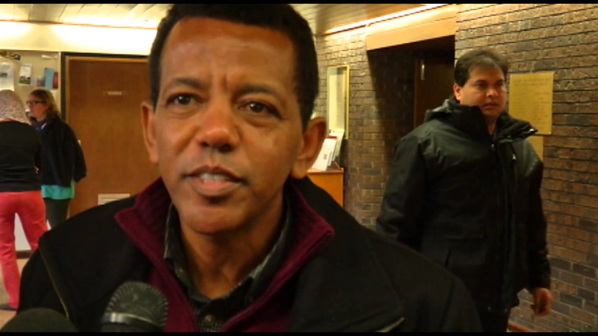 Des musulmans recueillis par des juifs une synagogue après l&rsquo;incendie dans leur mosquée