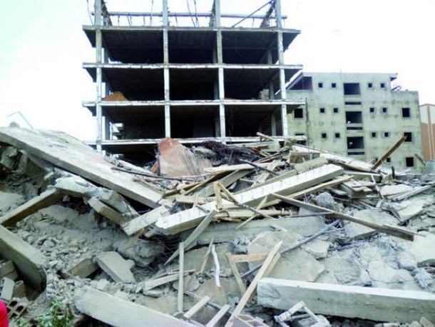 En Chine, un immeuble s&rsquo;écroule soudainement en plein milieu de la rue…