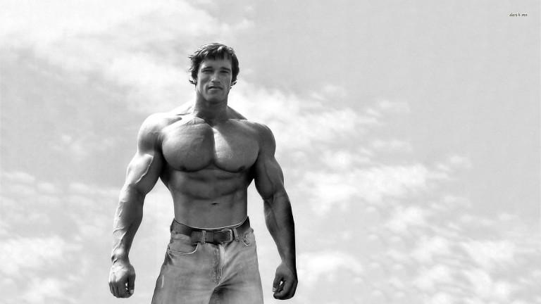 Quand Arnold Schwarzenegger test un sabre laser !!