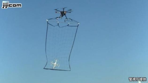 A Tokyo, un drone policier chasseur de drones !