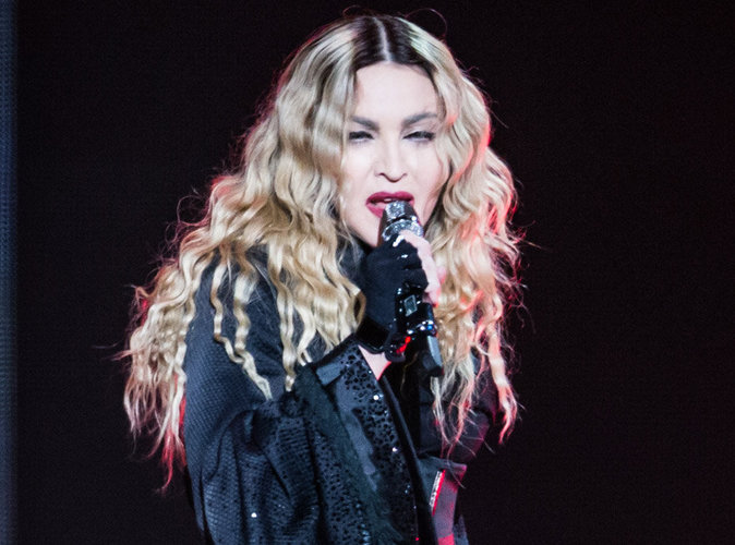 Vidéo : En concert, Madonna pète un câble et insulte ses fans !