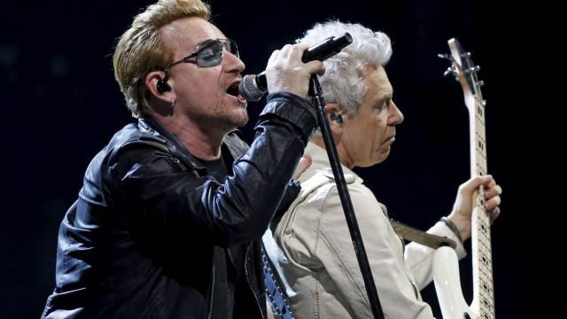 L&rsquo;hommage de U2 avec les Eagles of Death Metal à Bercy