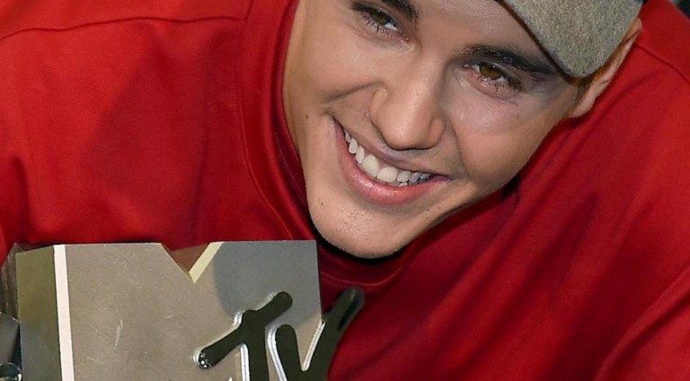 Justin Bieber dévoile sa nouvelle coupe de cheveux… Et c’est très moche !!