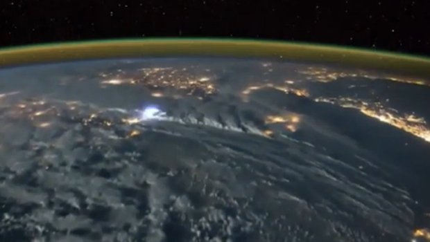 Des éclairs vus de l’espace