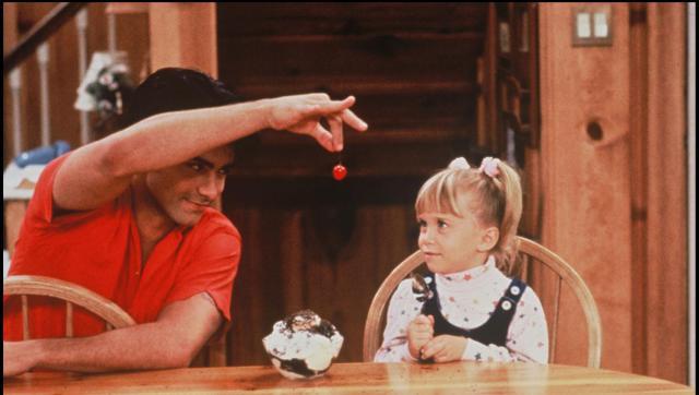 John Stamos, révèle une vidéo de 25 ans avec les sœurs Olsen…