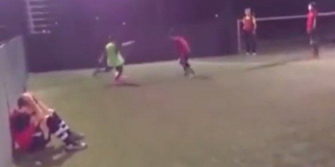 La réaction d’un enfant humilié au foot…