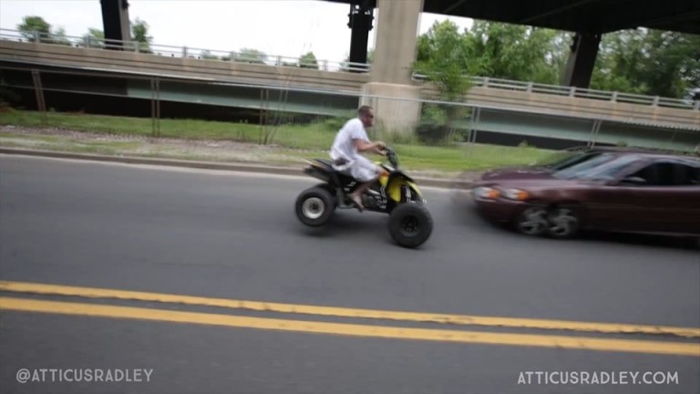 Quand régis conduit un quad !!