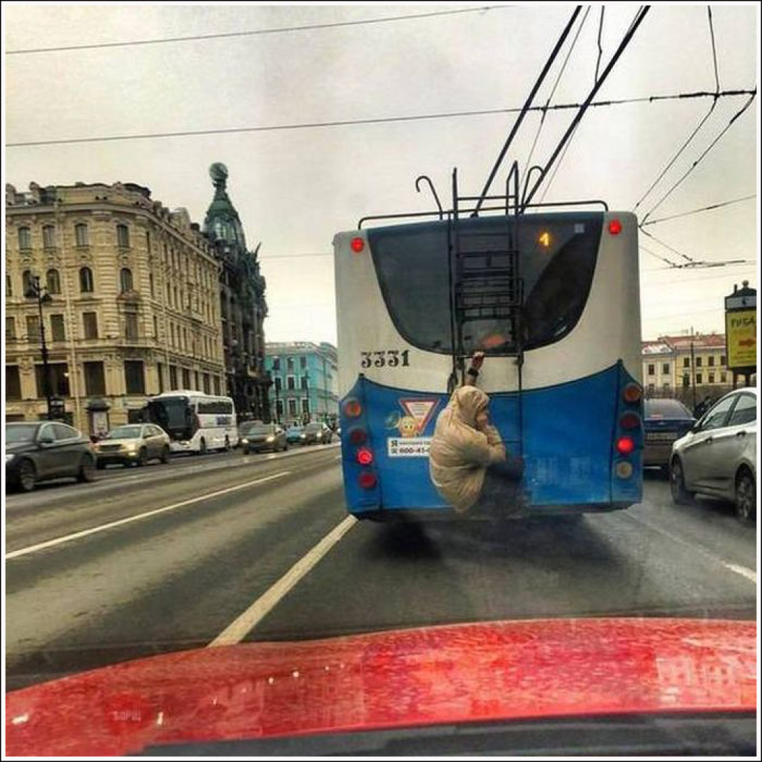 Пр веселый 1. Троллейбус приколы. Самый смешной троллейбус. Смешной транспорт. Такое возможно только в России.