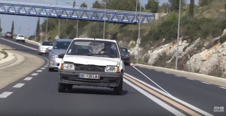 Remi Gaillard se moque des aveugles dans une nouvelle vidéo…