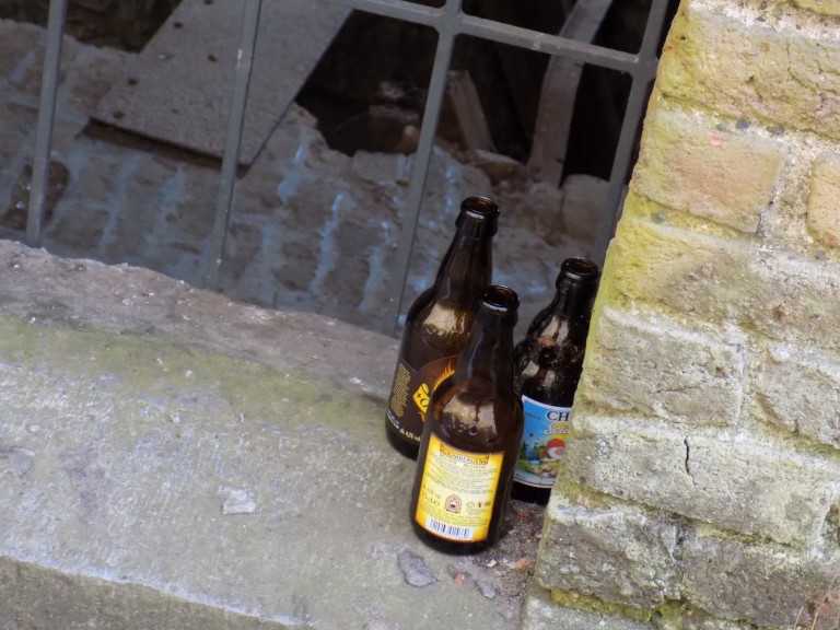 Instant Karma : Faire du baseball avec une bière sur un toit