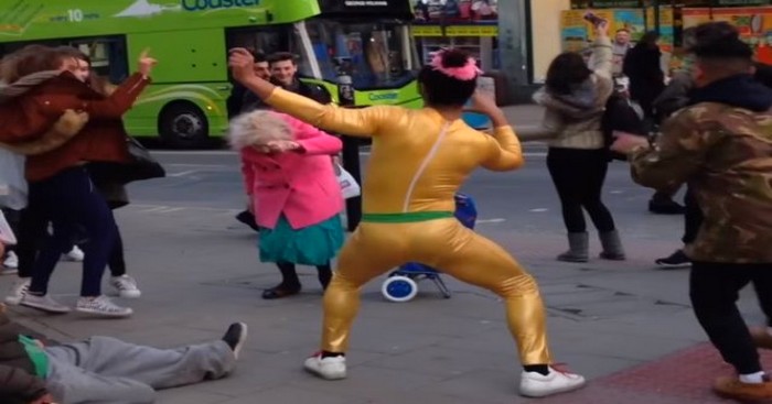 Ambiance de folie dans les rues de Londres