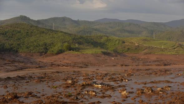Gigantesque inondation suite à la rupture d’un barrage