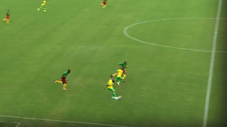 Incroyable but de 60 mètres du Sud-Africain Kekana