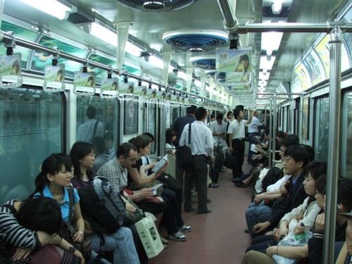 Ne JAMAIS manger dans le métro en Chine