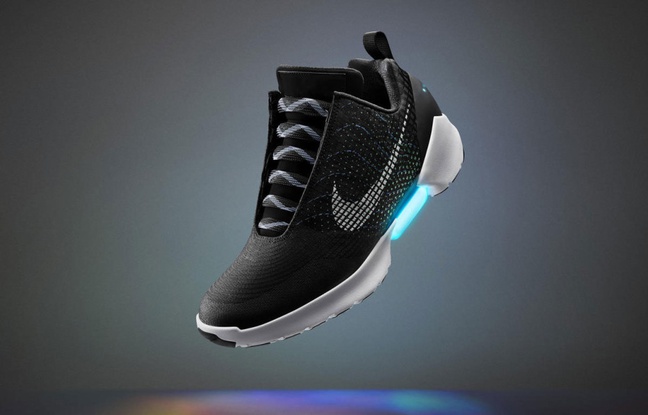Nike lance la première chaussure autolaçante