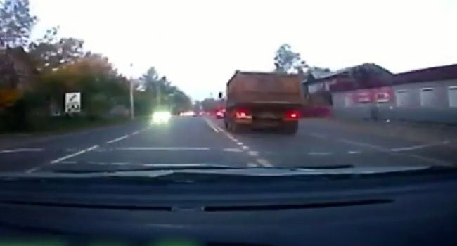 Comment arrêter une course-poursuite avec un camion benne ?