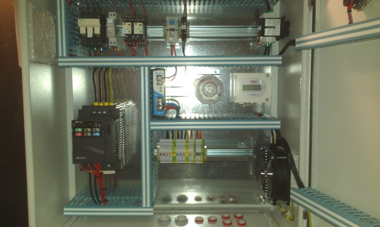 Une armoire prend feu dans une centrale électrique