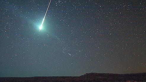 Une étrange météorite traverse et illumine le ciel écossais