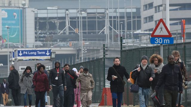 Vidéo amateur quelques secondes après les explosions à l’aéroport de Bruxelles
