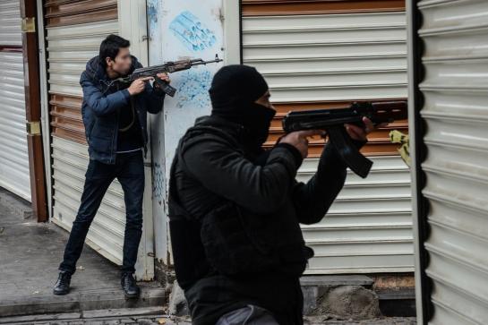 La police abat les deux femmes terroristes à Istanbul