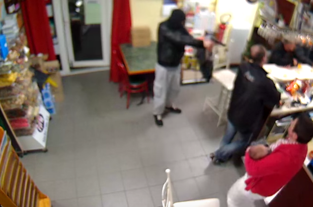 La gérante d’un bar-tabac fait fuir un braqueur