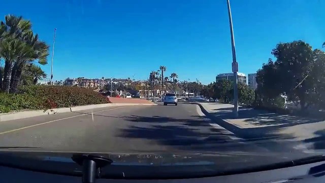 Un automobiliste imprudent se fait percuter par un camion