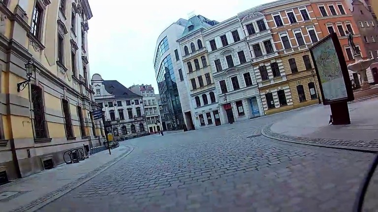 Un cycliste arrête une voleuse à l’arraché