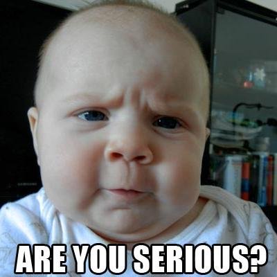 Un homme coupe un antivol tranquillement à la scie circulaire pour voler un vélo !