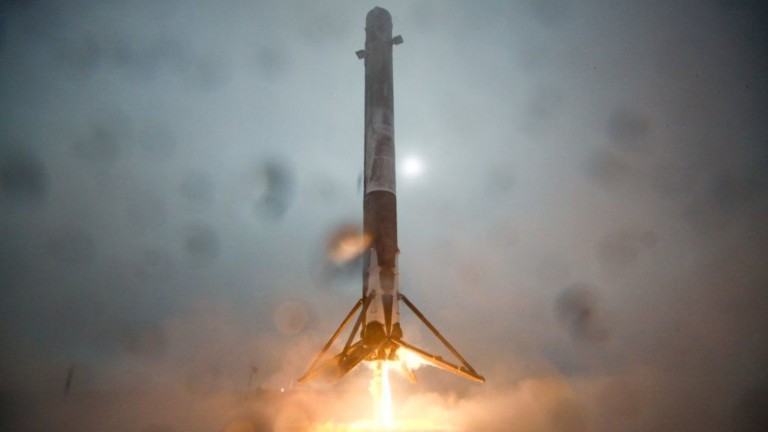 Atterrissage de SpaceX en pleine mer en vue embarquée