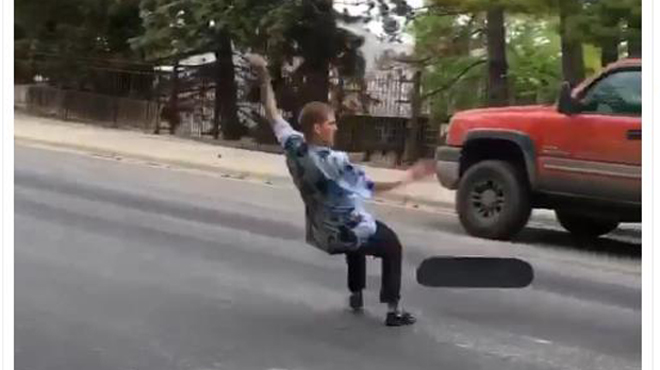 Ce skateur très chanceux a eu la peur de sa vie